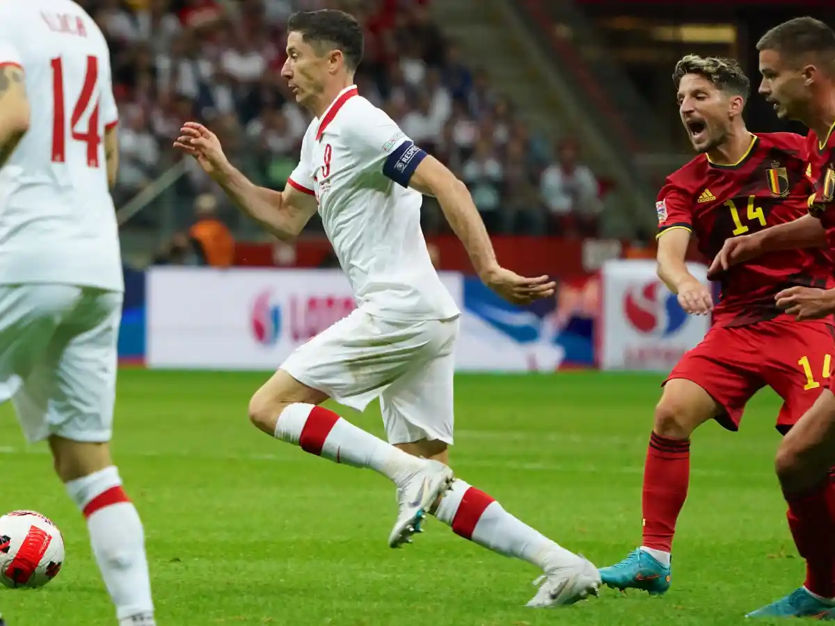 Lewandowski comienza a apurar al Barça