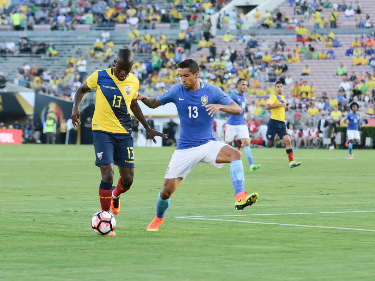 Enner Valencia expulsado La patada que ocasionó la roja- Mi Casino