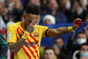 aubameyang celebrando al estilo goku dragon ball