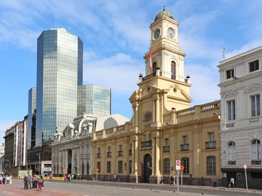 Que-hacer-en-Santiago-agenda-cultural-para-cualquier-fin-de-semana-palacio-real-audiencia-MiCasino